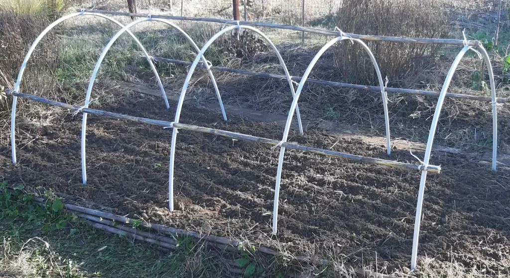 petit tunnel pour cultures précoces et semis